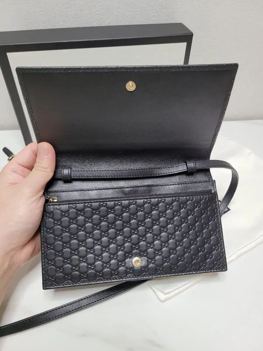 3回着用 グッチ