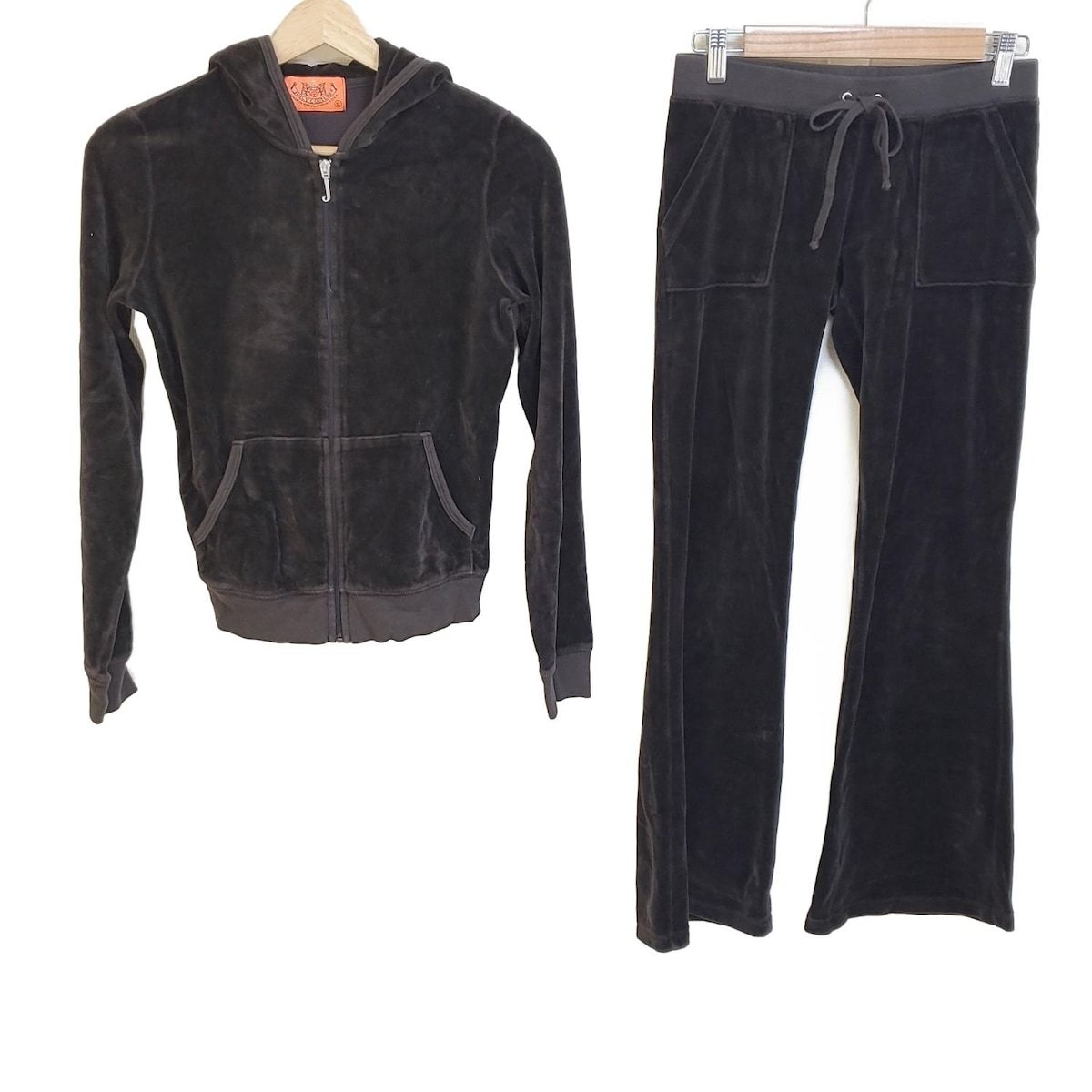 JUICY COUTURE ジューシークチュール レディースパンツセットアップ レディース - ダークグレー ベロア