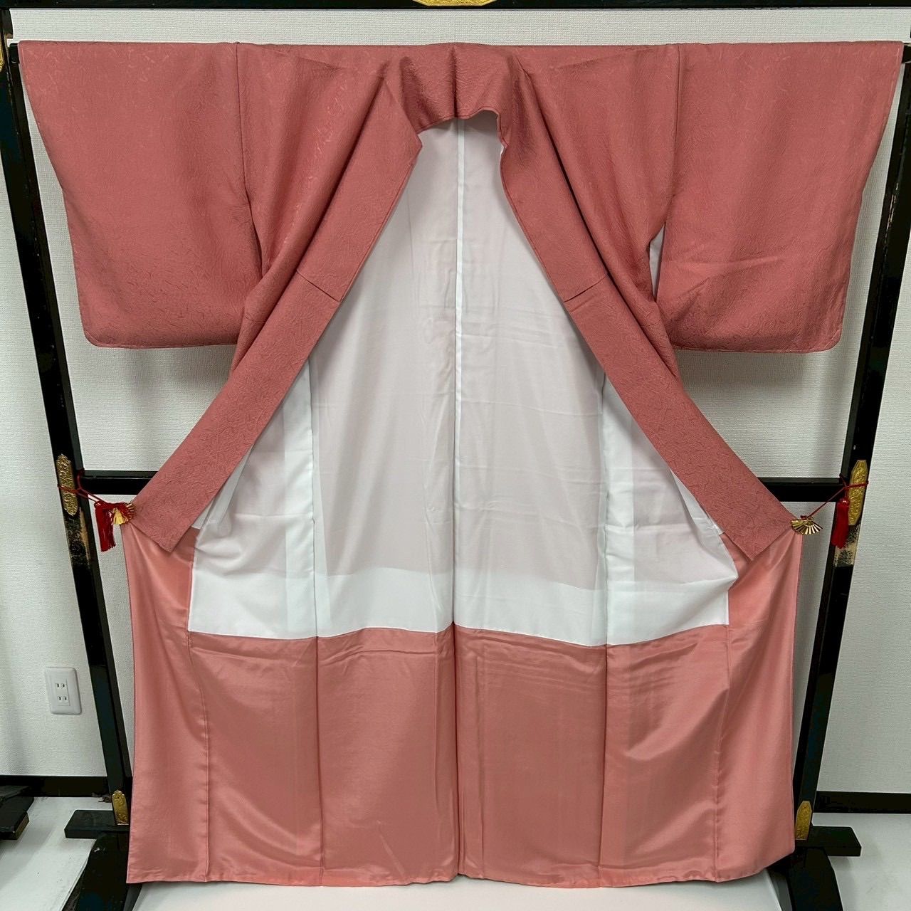 裄67 色無地 正絹 一つ紋 素敵な地模様 袷 着物 MK-870 - メルカリ