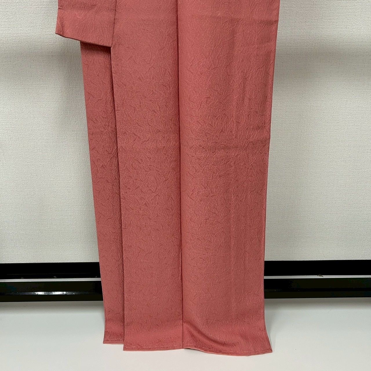 裄67 色無地 正絹 一つ紋 素敵な地模様 袷 着物 MK-870 - メルカリ