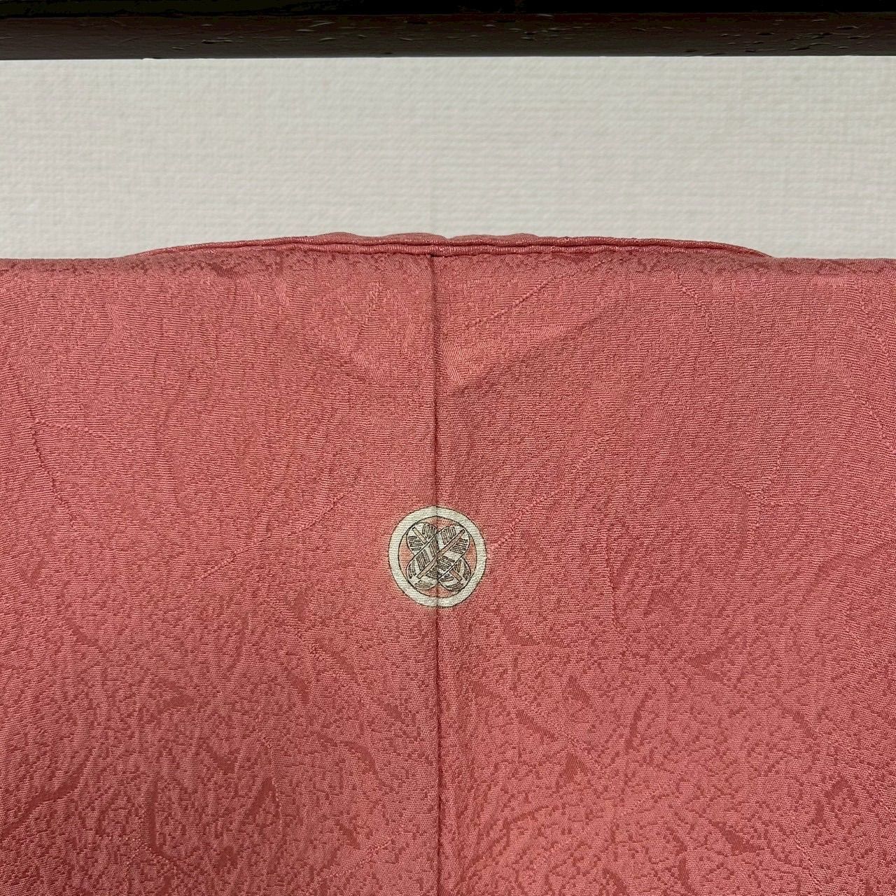 裄67 色無地 正絹 一つ紋 素敵な地模様 袷 着物 MK-870 - メルカリ