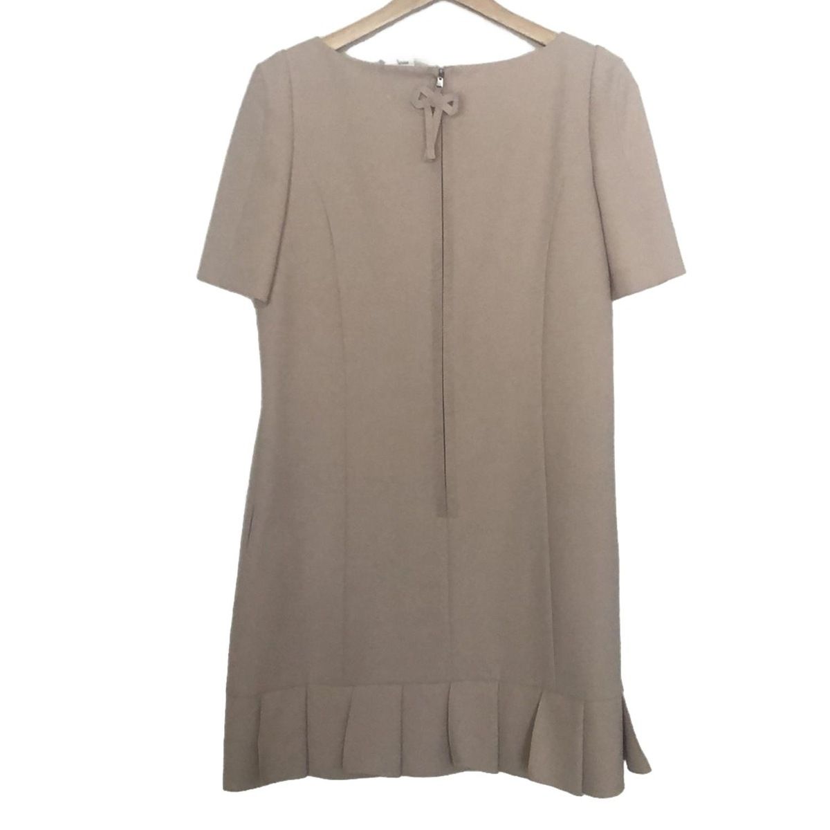 FOXEY NEW YORK フォクシーニューヨーク ワンピース サイズ42 L レディース - 27896 ベージュ クルーネック 半袖 ひざ丈 プリーツフリル