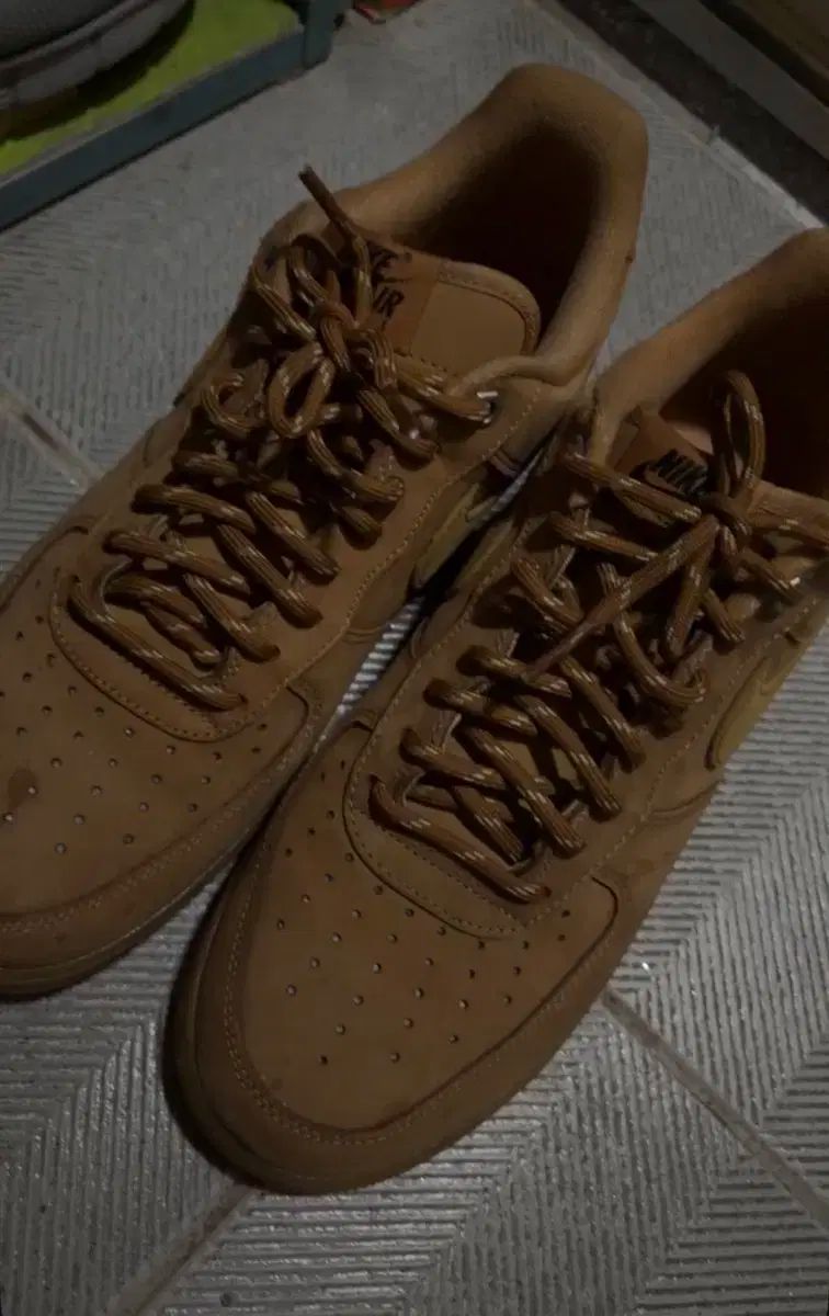 ナイキ エア フォース 1 ブラウン