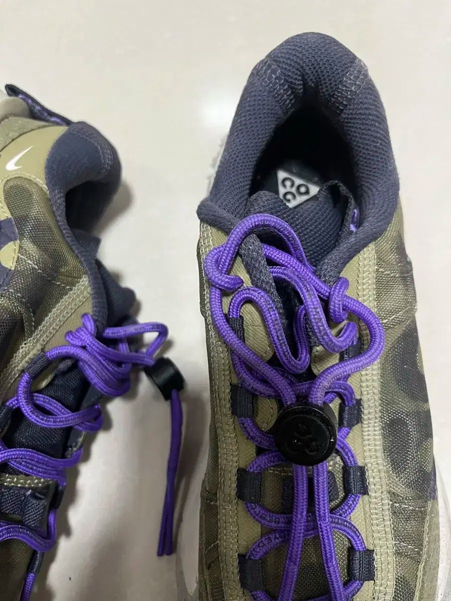 ナイキ ACG マウンテン フライ 2 ロー ニュートラル オリーブ アンド マウンテン グレープ