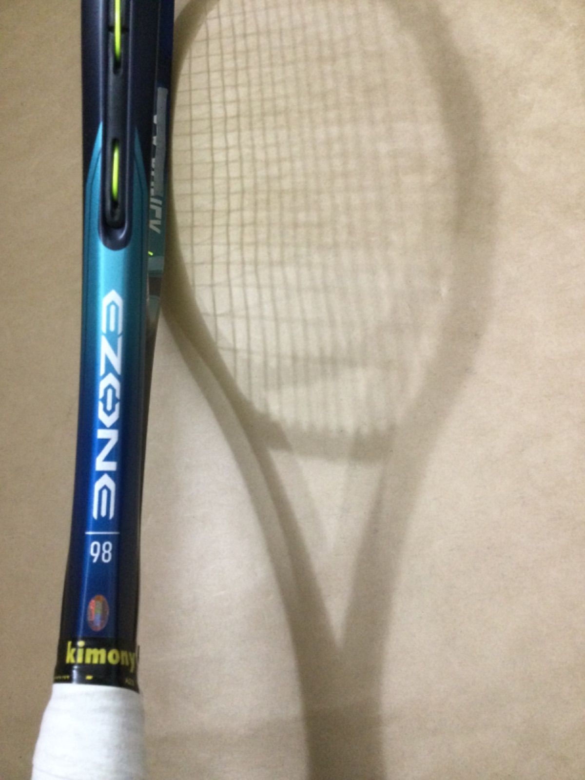 YONEX
