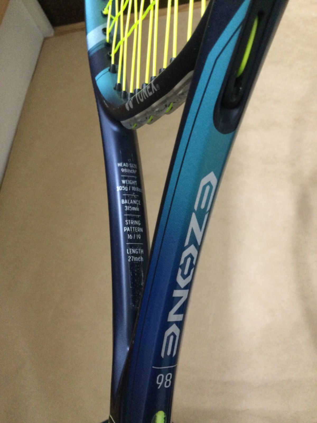 硬式テニスラケット