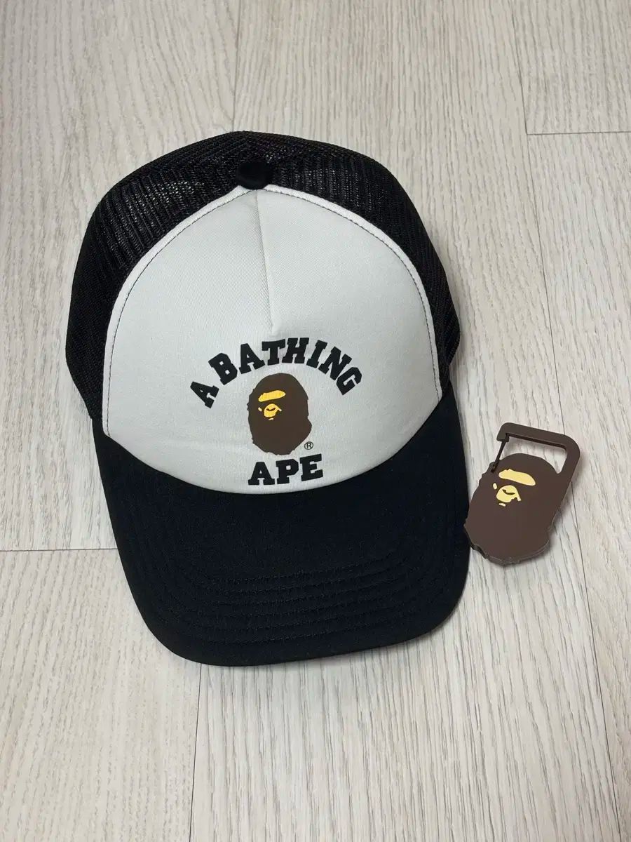 公式 アベイシングエイプ カレッジ メッシュキャップ ブラック A