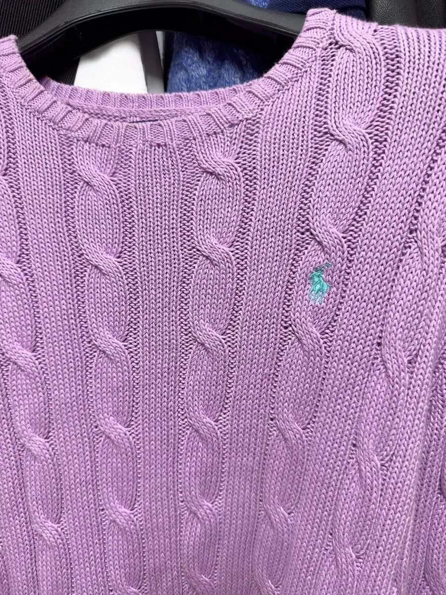 ケーブルニット