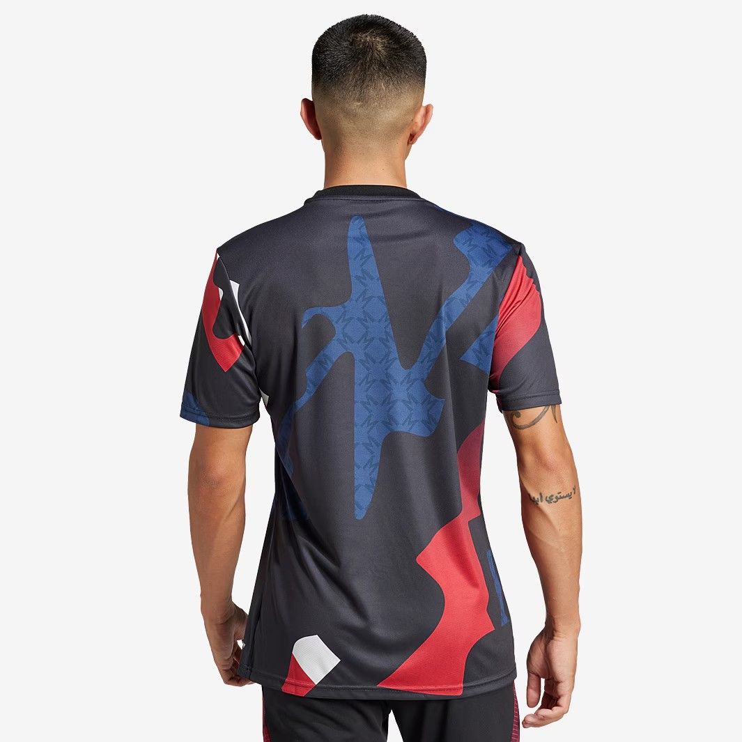 アディダス マンチェスター ユナイテッド 2025 プレマッチ シャツ サッカー 黒 ブラック 赤 レッド 白 ホワイト モデル 日本未発売