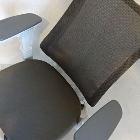  コクヨ デュオラチェア リモートワークに最適 お部屋に馴染むおしゃれ ブラウン系メッシュ椅子 白色フレーム ダイニング用椅子 オフィスチェア ワークチェア 椅子 チェア