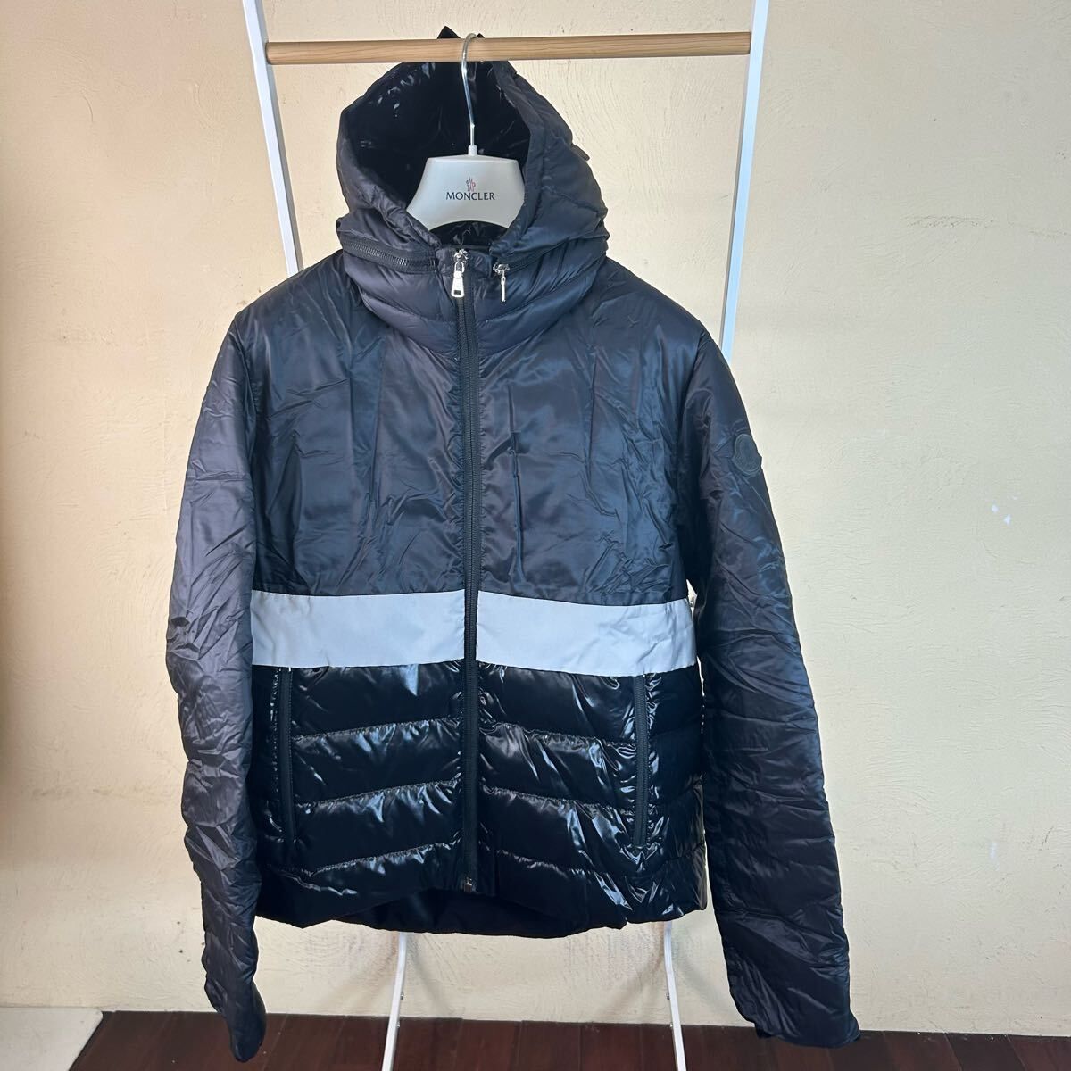 大人OK】【軽量】MONCLERモンクレールライトダウンラバーワッペン黒14A 