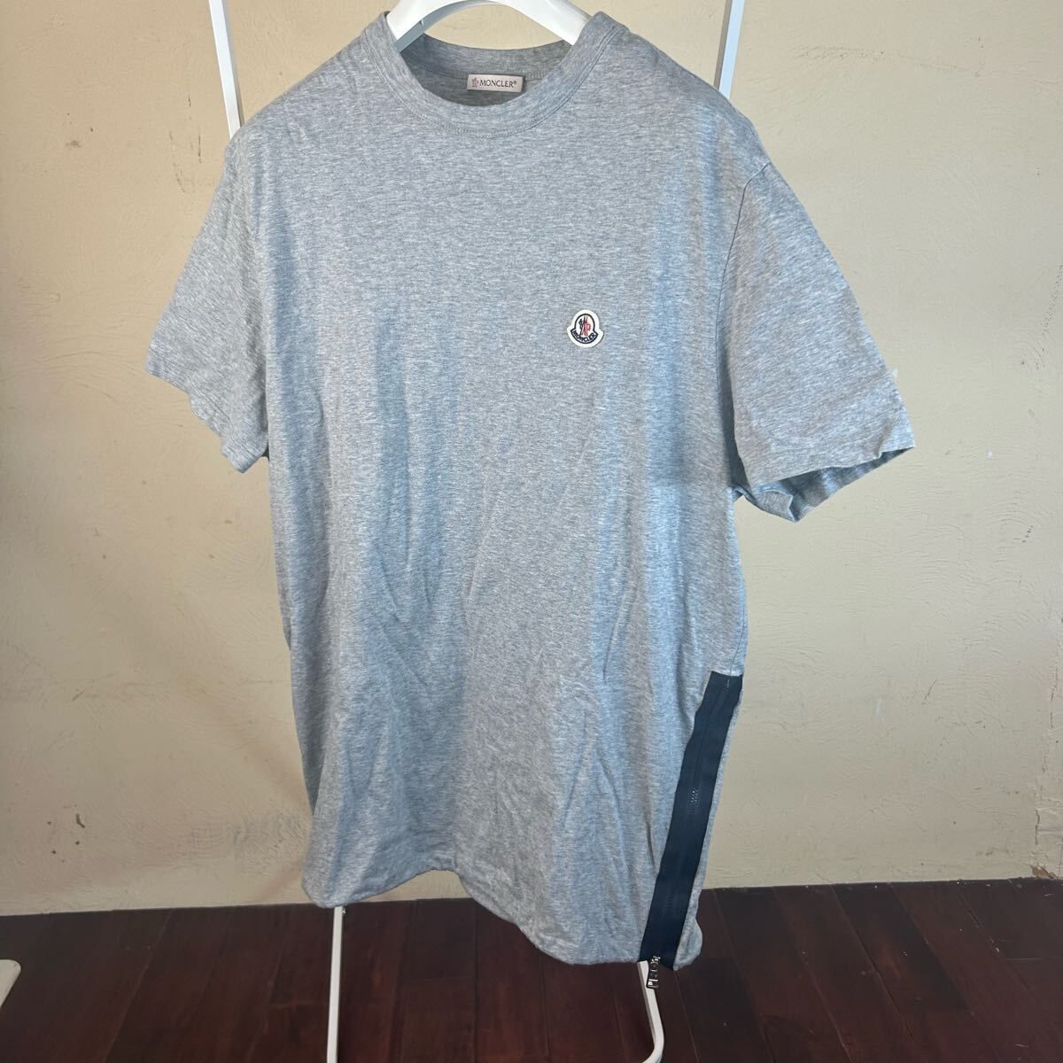 値下げしました！MONCLER ダークグレー 半袖Tシャツ Lサイズ 値下げしました！MONCLER ダークグレー 半袖Tシャツ Lサイズ 値下げ