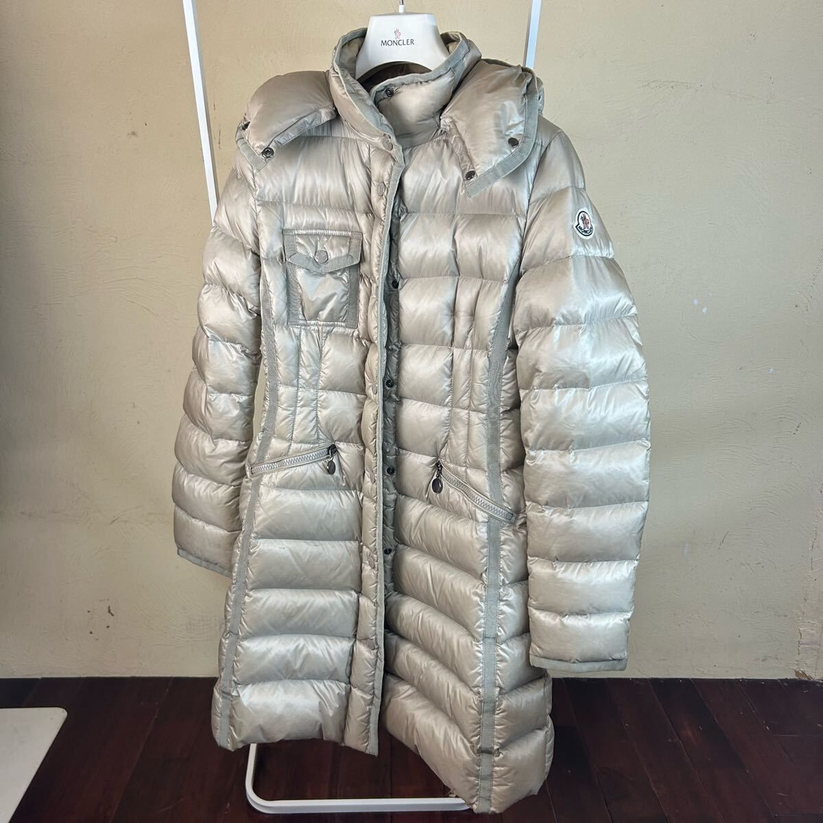 MONCLER モンクレール ダウンコートエルミンヌゴールド0 - メルカリ