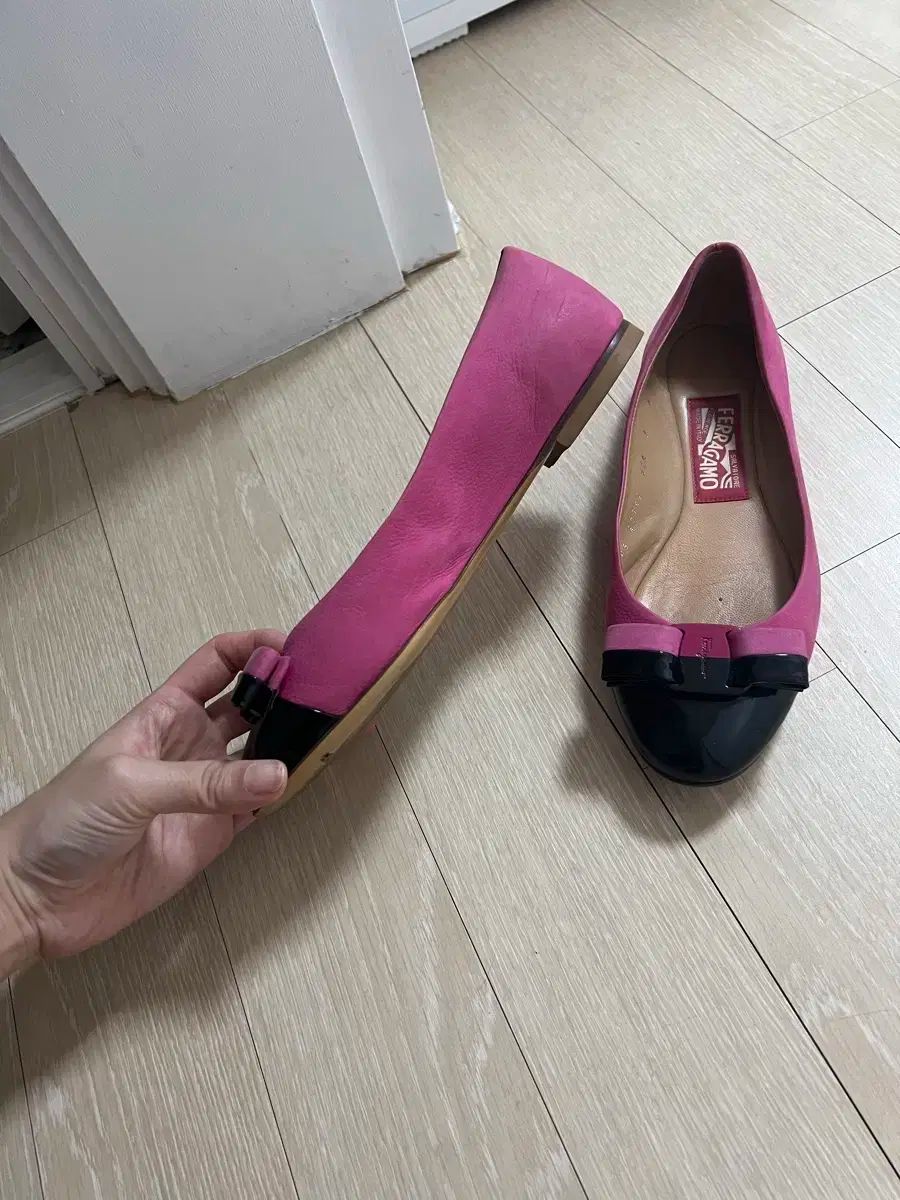 フェラガモ 靴 サイズ240