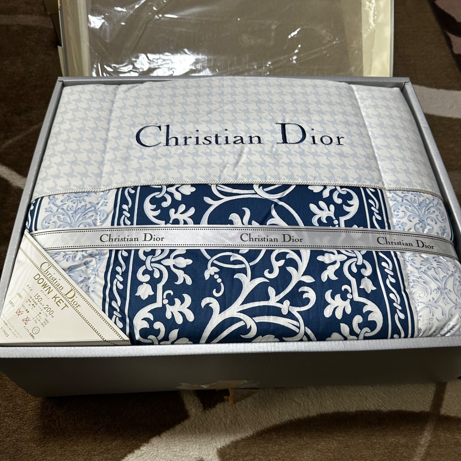 christian Dior 羽毛掛け布団 Christian Dior 花柄肌掛け羽毛布団 ダウンケット - メルカリ