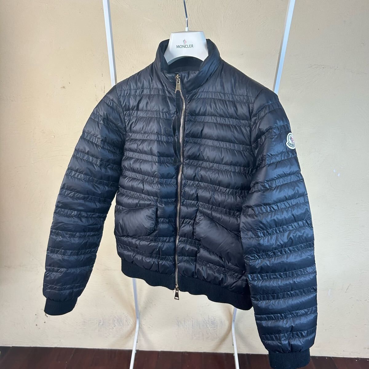 レア】 MONCLER モンクレール軽量ライトダウンviolette黒系00 - メルカリ