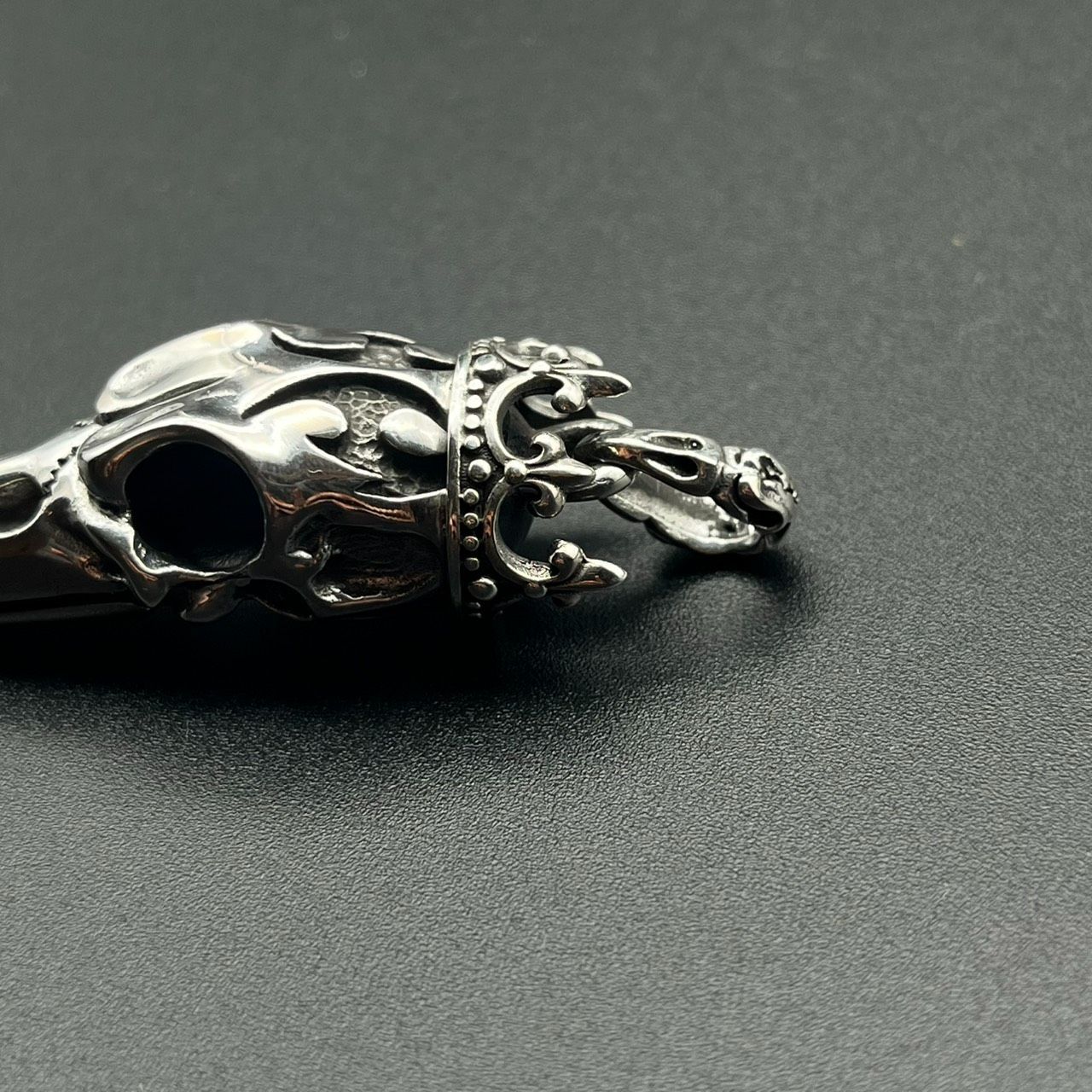 シルバー925 ペンダントトップ 王冠 カラスの頭蓋骨鳥スカル クラウン