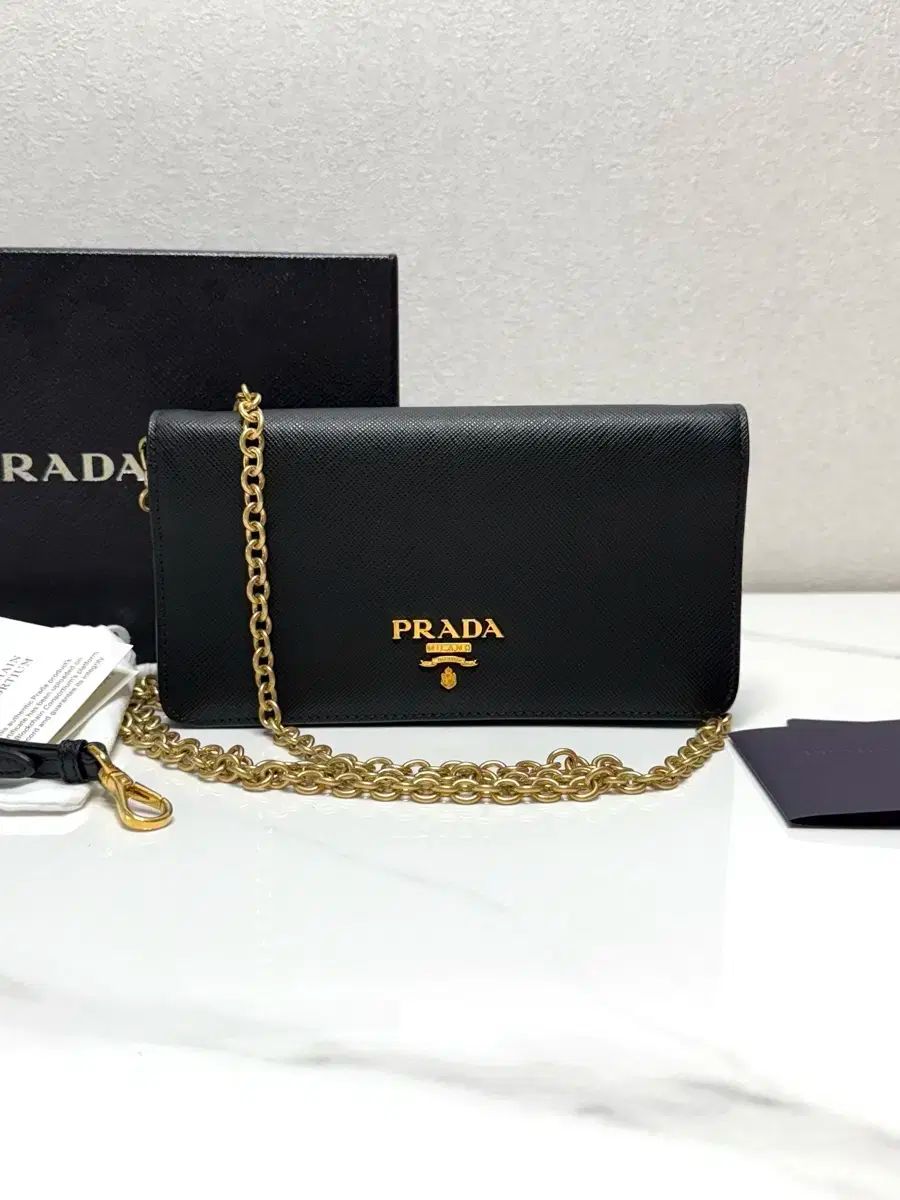 A PRADA プラダ サフィアーノ ミニ チェーン クロスバック