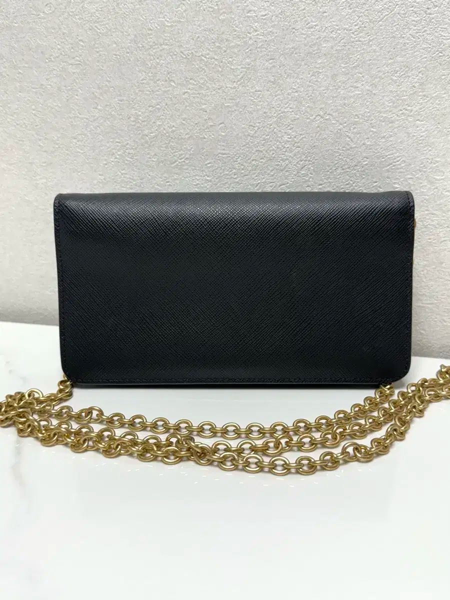 プラダ サフィアーノ