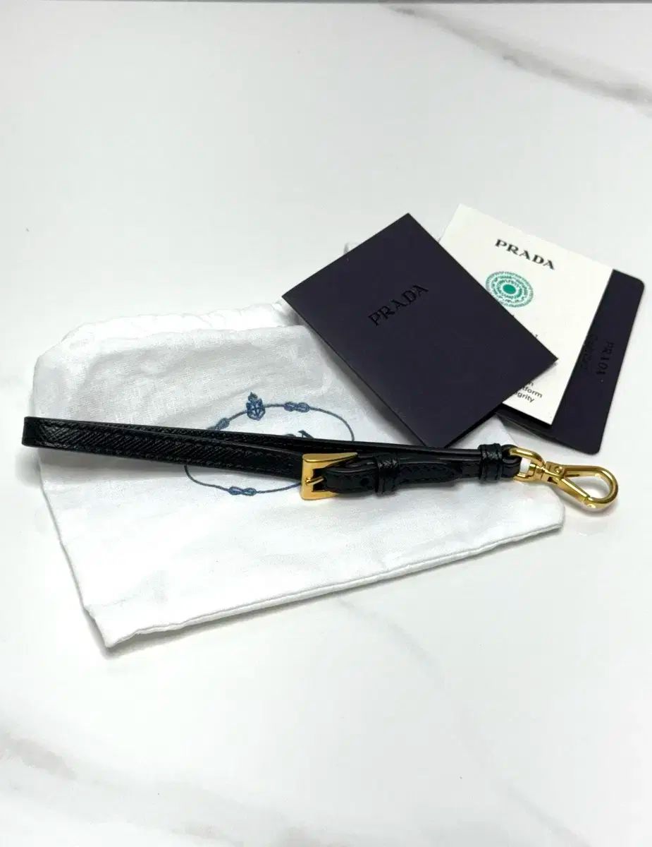 プラダ サフィアーノ