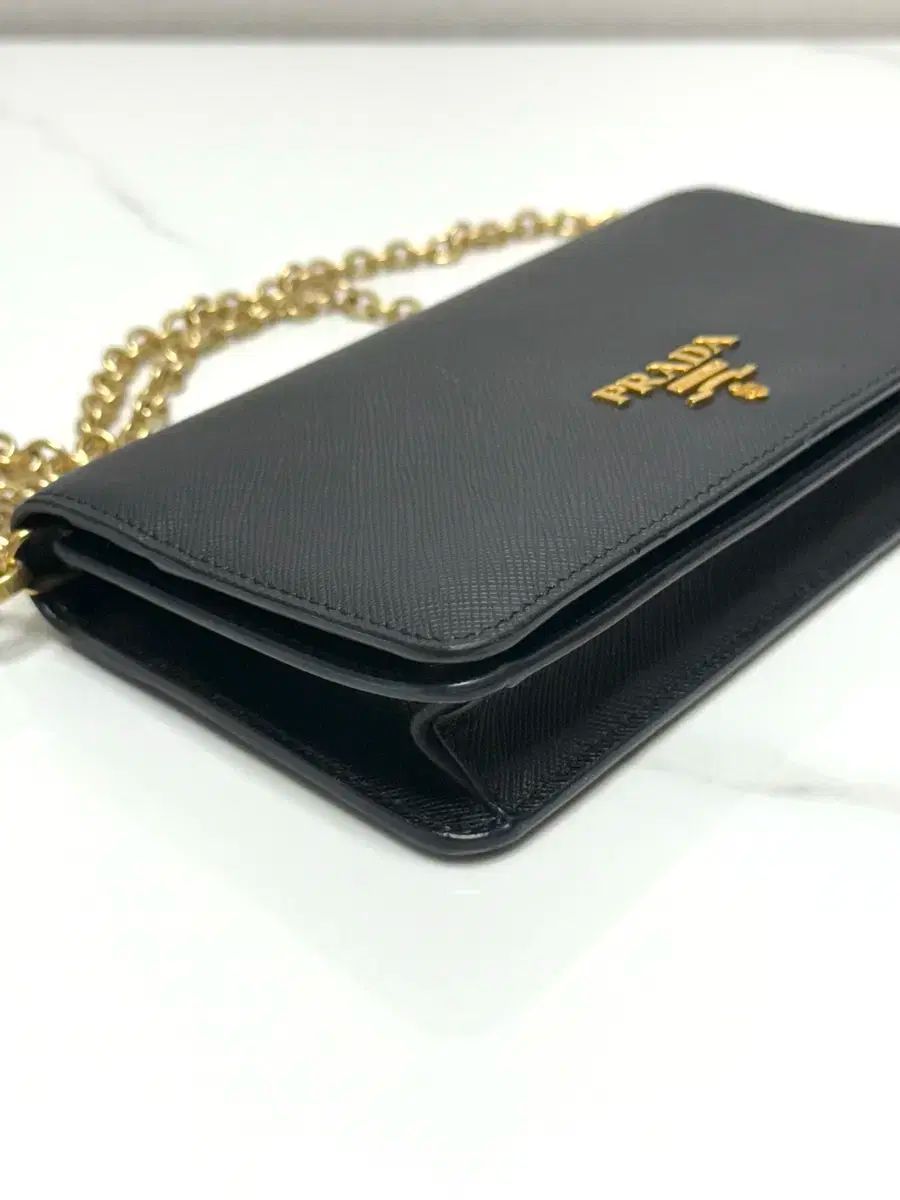 プラダ サフィアーノ