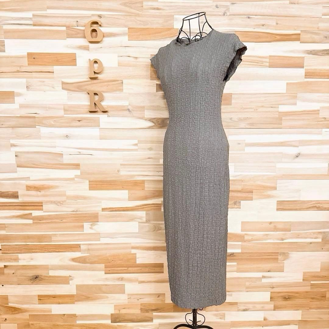 ザラ 立体 シボ加工 クレープ調 シャーリング ロング ワンピース M カーキ ノースリーブ フリル クルーネック ドレス