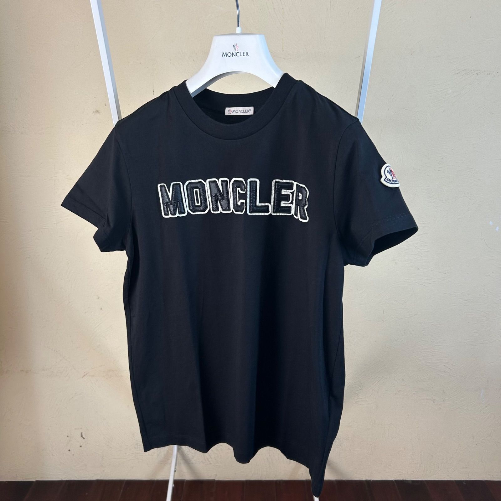 モデル MONCLERモンクレール半袖Tシャツダウンロゴ黒XS