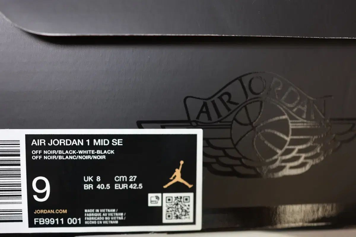 ナイキ エア ジョーダン1 ミッド OFF NOIR 9911-001 靴 プレゼント
