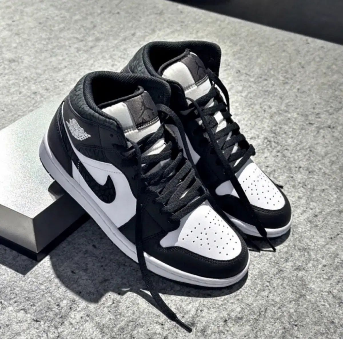  ナイキ エア ジョーダン1 ミッド OFF NOIR 9911-001 靴 プレゼント シューズ(男性用) バスケットボール