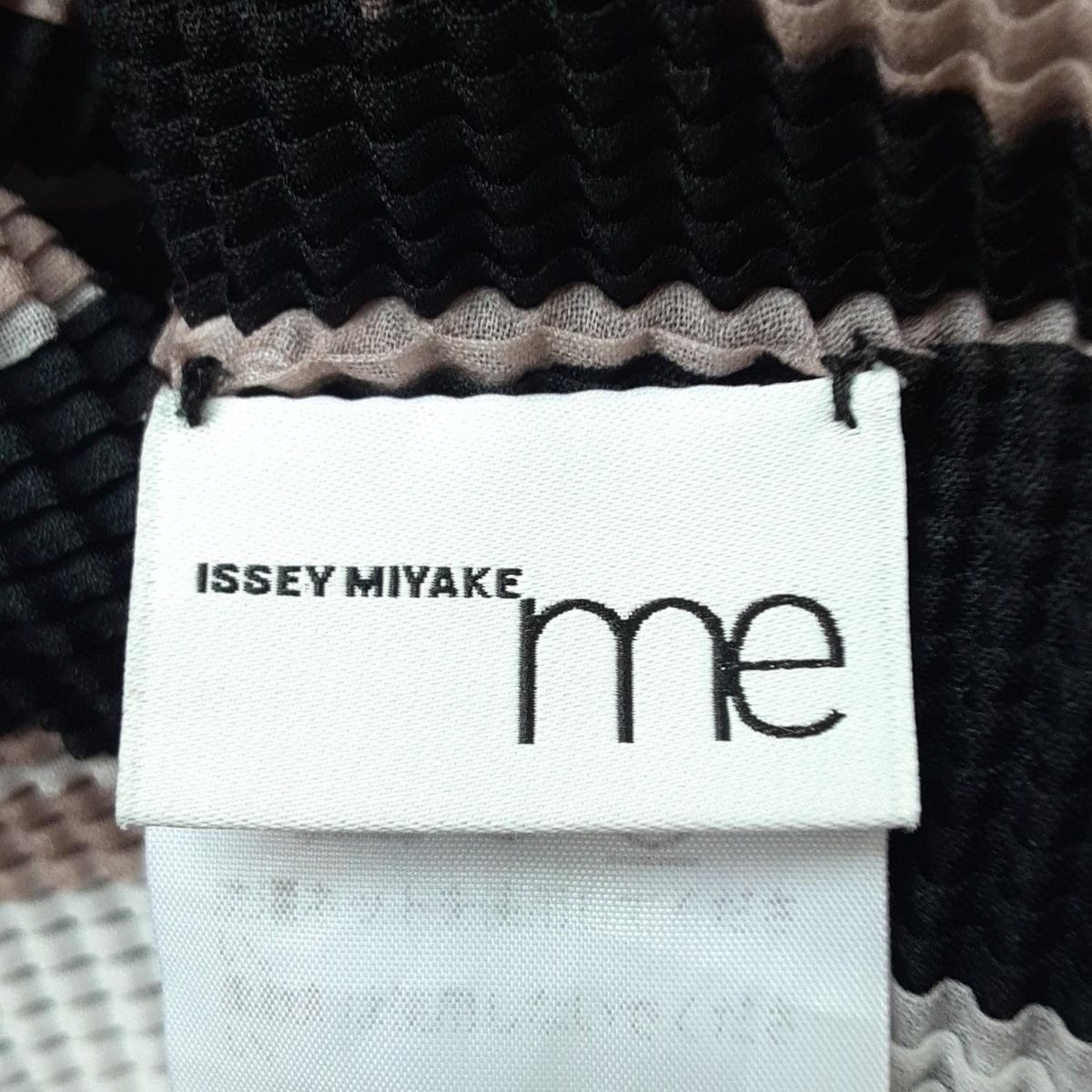 me ISSEY MIYAKE ノースリーブカットソー　MADEINJAPAN me ISSEY MIYAKE(ミー/イッセイミヤケ) ノースリーブカットソー