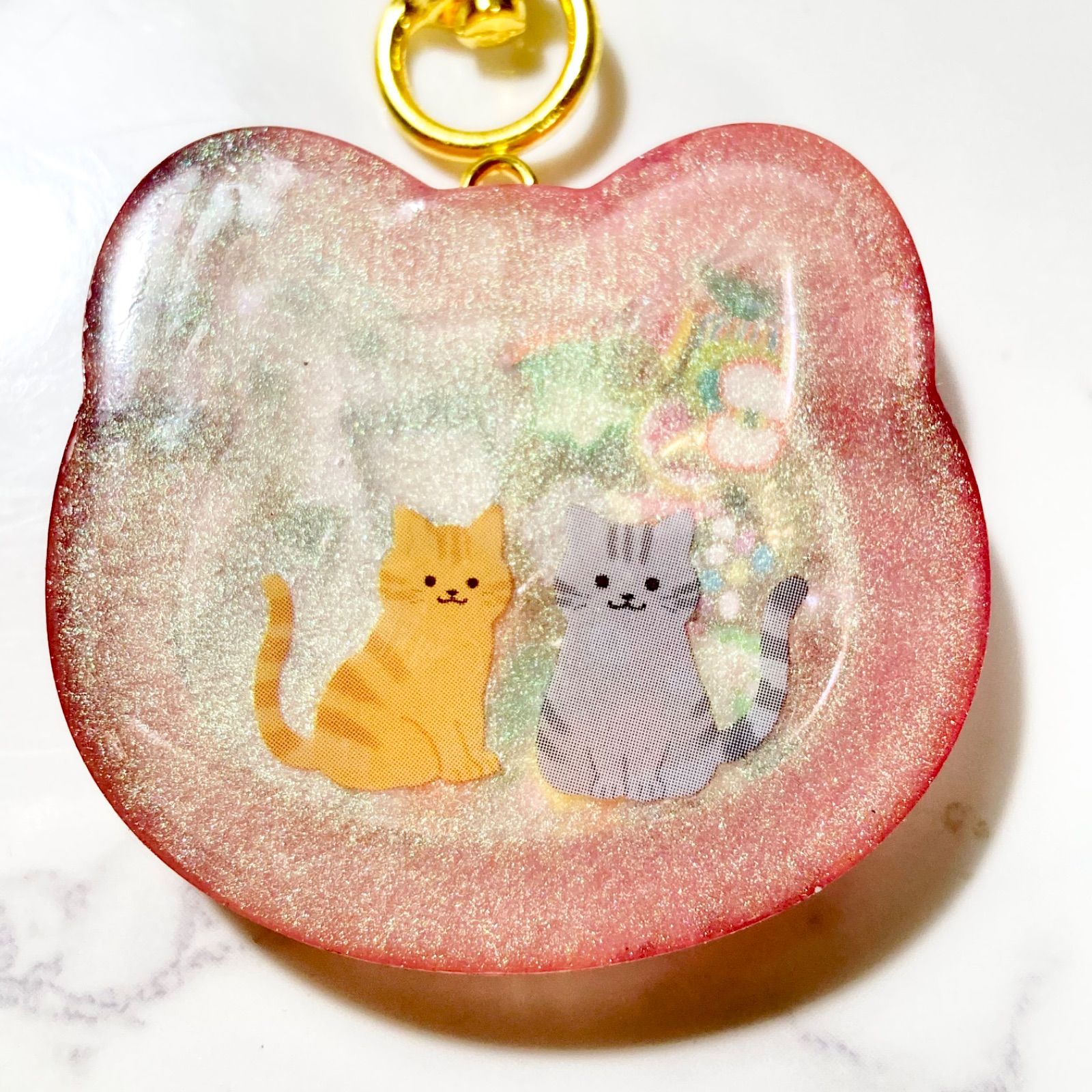 レジン🍀猫キーホルダー🍀シャカシャカキーホルダー - メルカリ