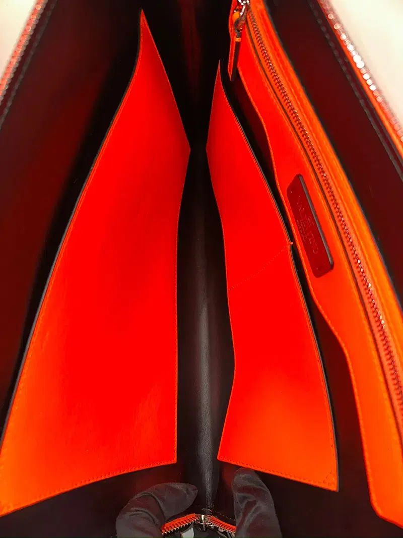  ヴァレンティノ VLTN ロゴ ドキュメント クラッチバッグ クラッチバッグ バッグ