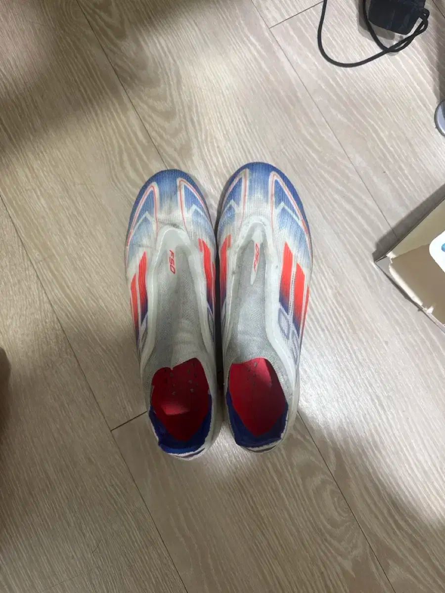 【新作登場】 アディダス f50 サッカーボール