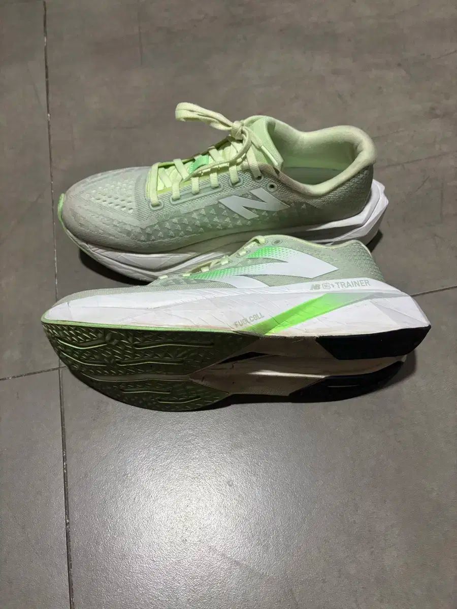 ニューバランス フューエルセル SC トレーナー v3 270