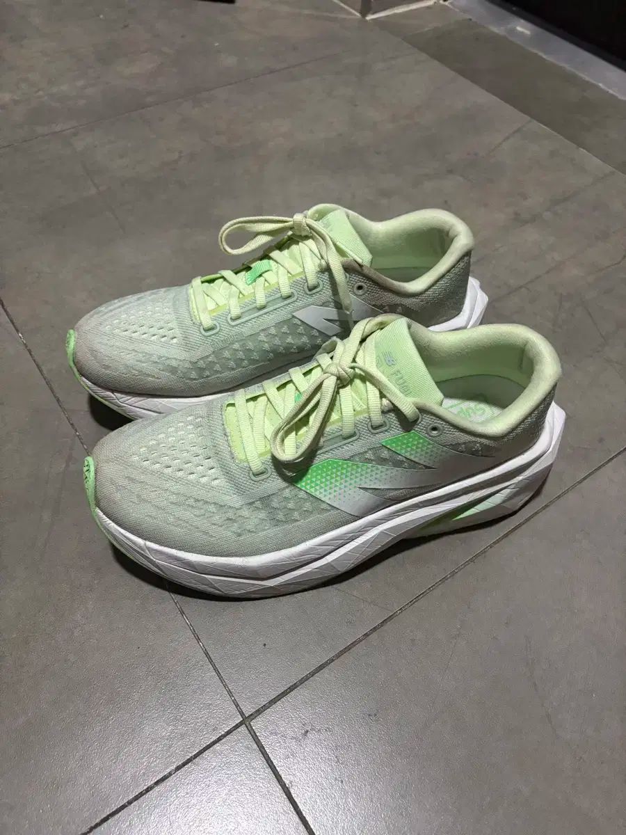 ニューバランス フューエルセル SC トレーナー v3 270