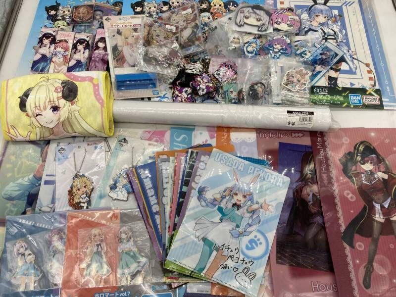 大量まとめ ホロライブ グッズ 約2.5kg アクスタ ラバスト クリアファイル ポスター キーホルダー 他 hololive 宝鐘マリン