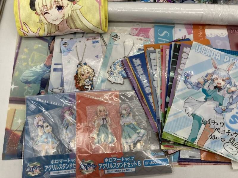 大量まとめ ホロライブ グッズ 約2 5 kg アクスタ ラバスト クリアファイル ポスター キーホルダー 他 hololive 宝鐘マリン