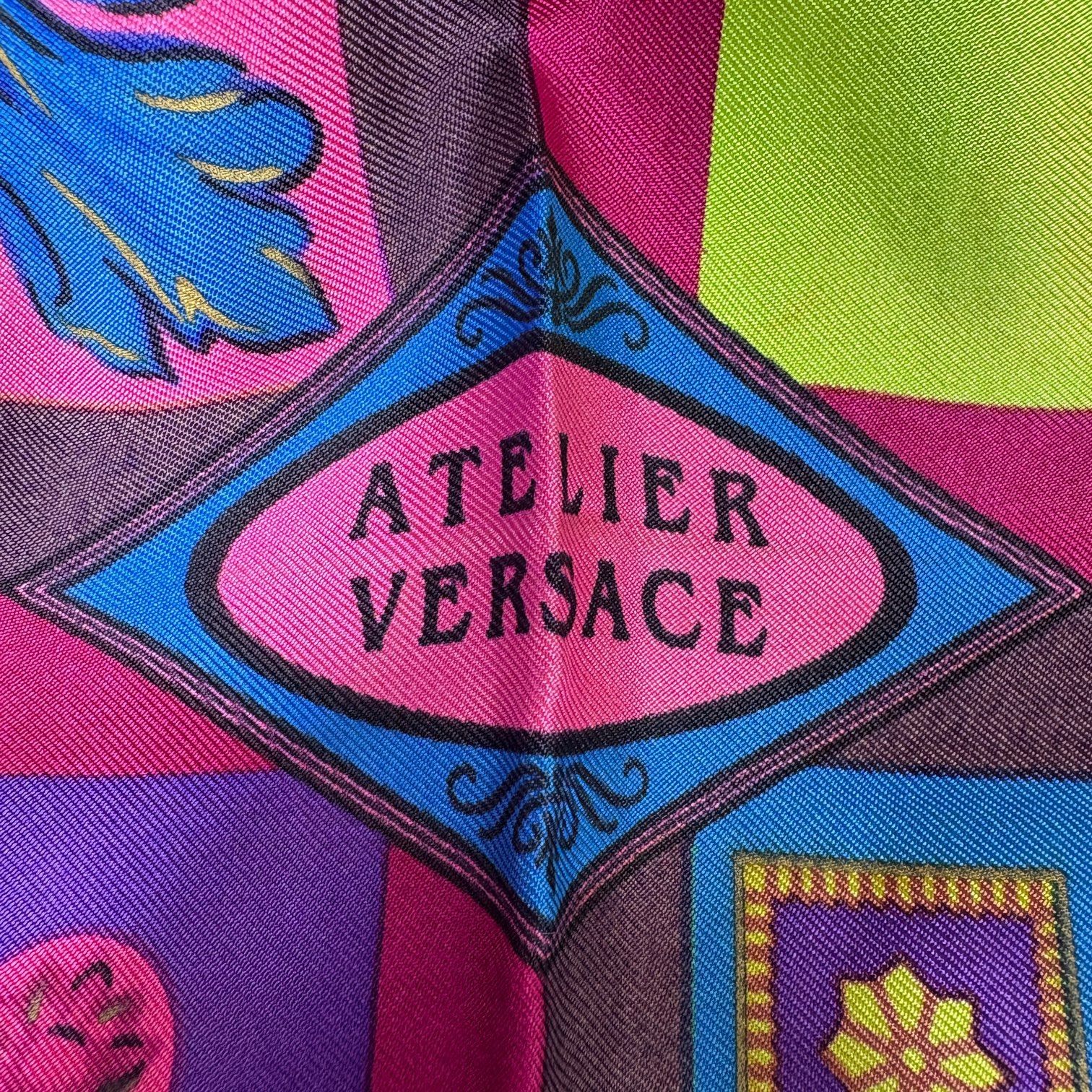 ヴェルサーチ アトリエヴェルサーチ スカーフ ストール ヴィンテージ シルク 大判 メドゥーサ Vintage Versace Atelier Silk Scarf Shawl Large Medusa Print Made in Italy