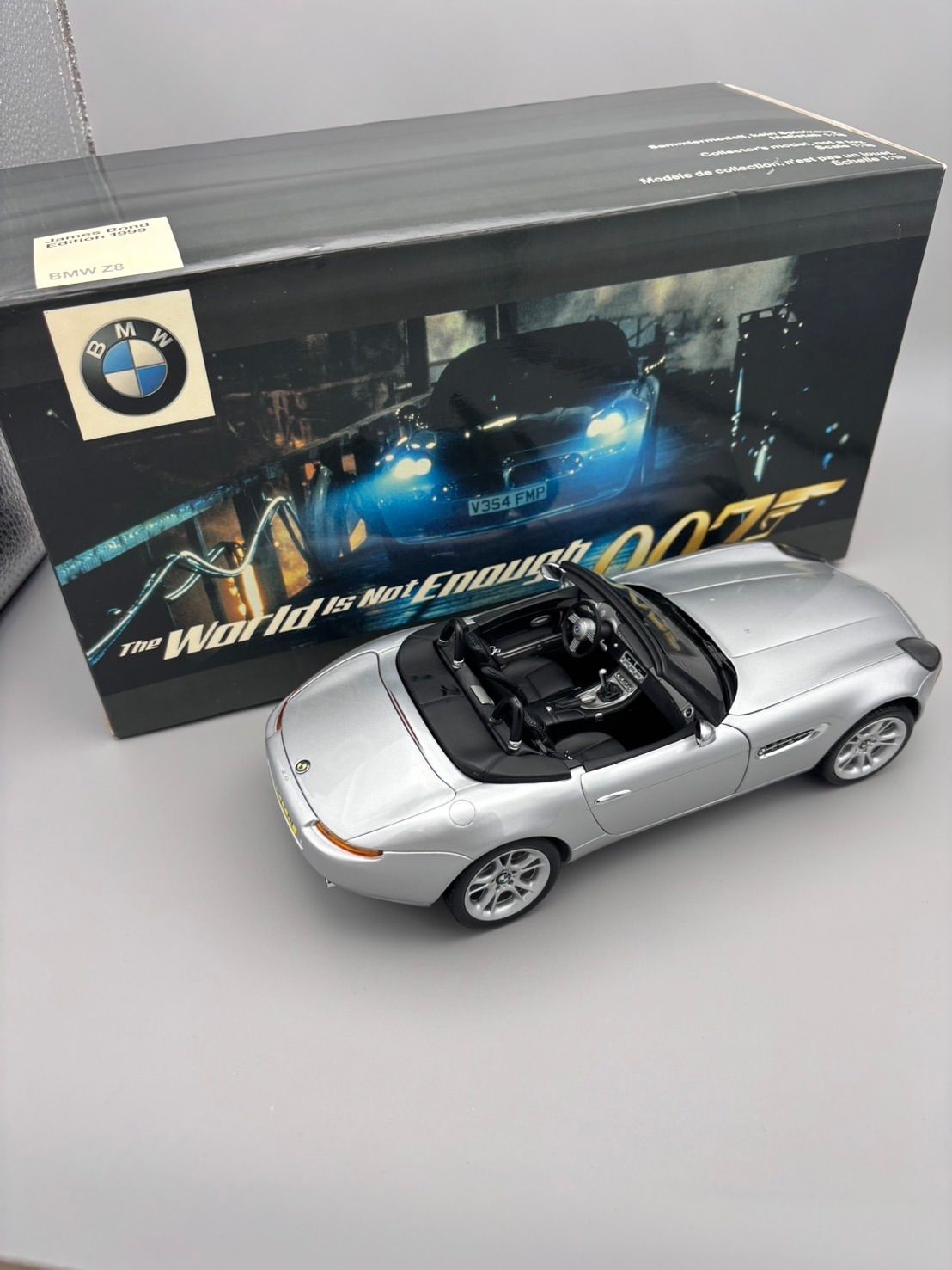007 ワールド・イズ・ノット・イナフ』BMW Z8 ダイキャスト製ミニカー