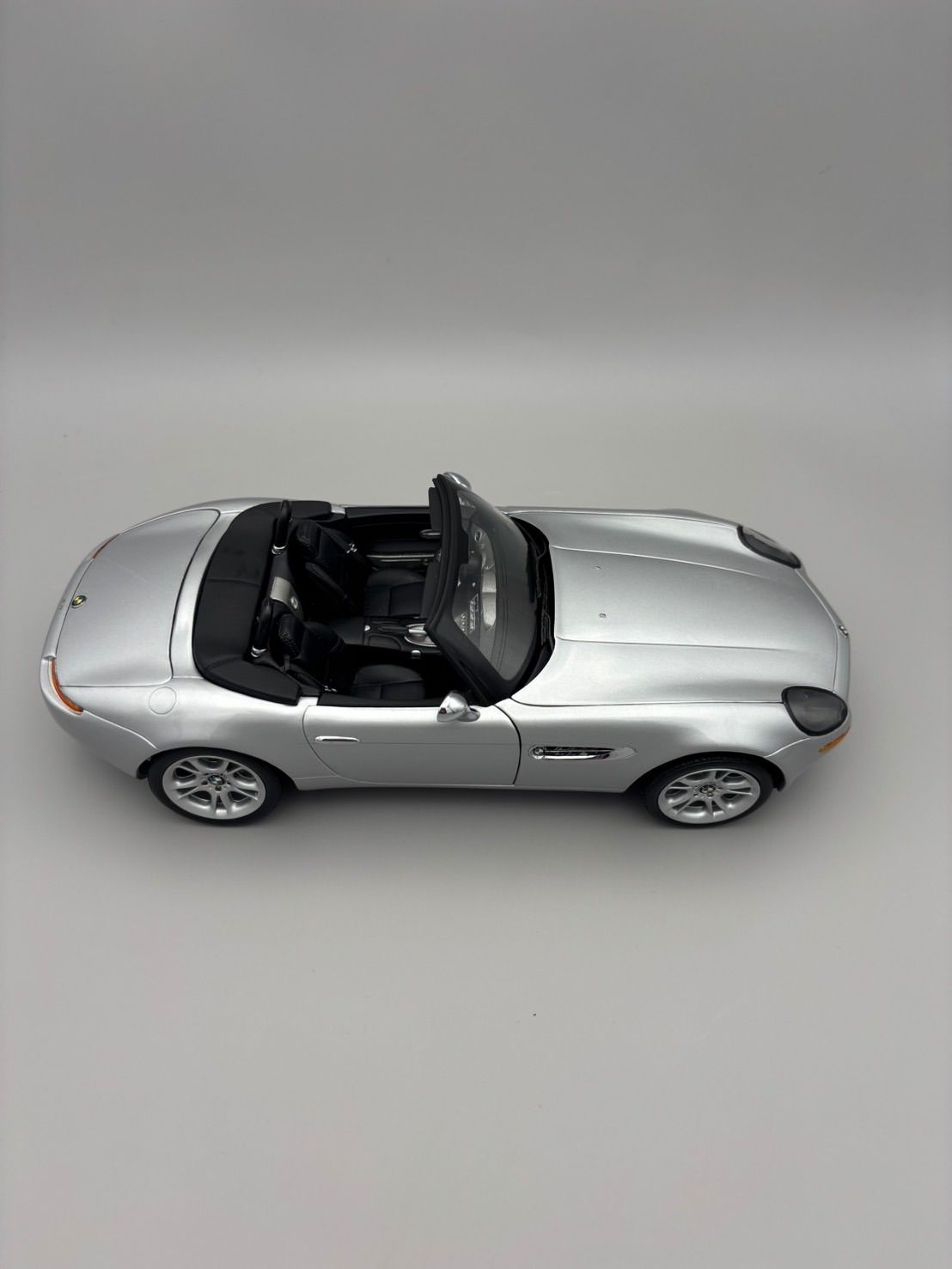 007 ワールド・イズ・ノット・イナフ』BMW Z8 ダイキャスト製ミニカー