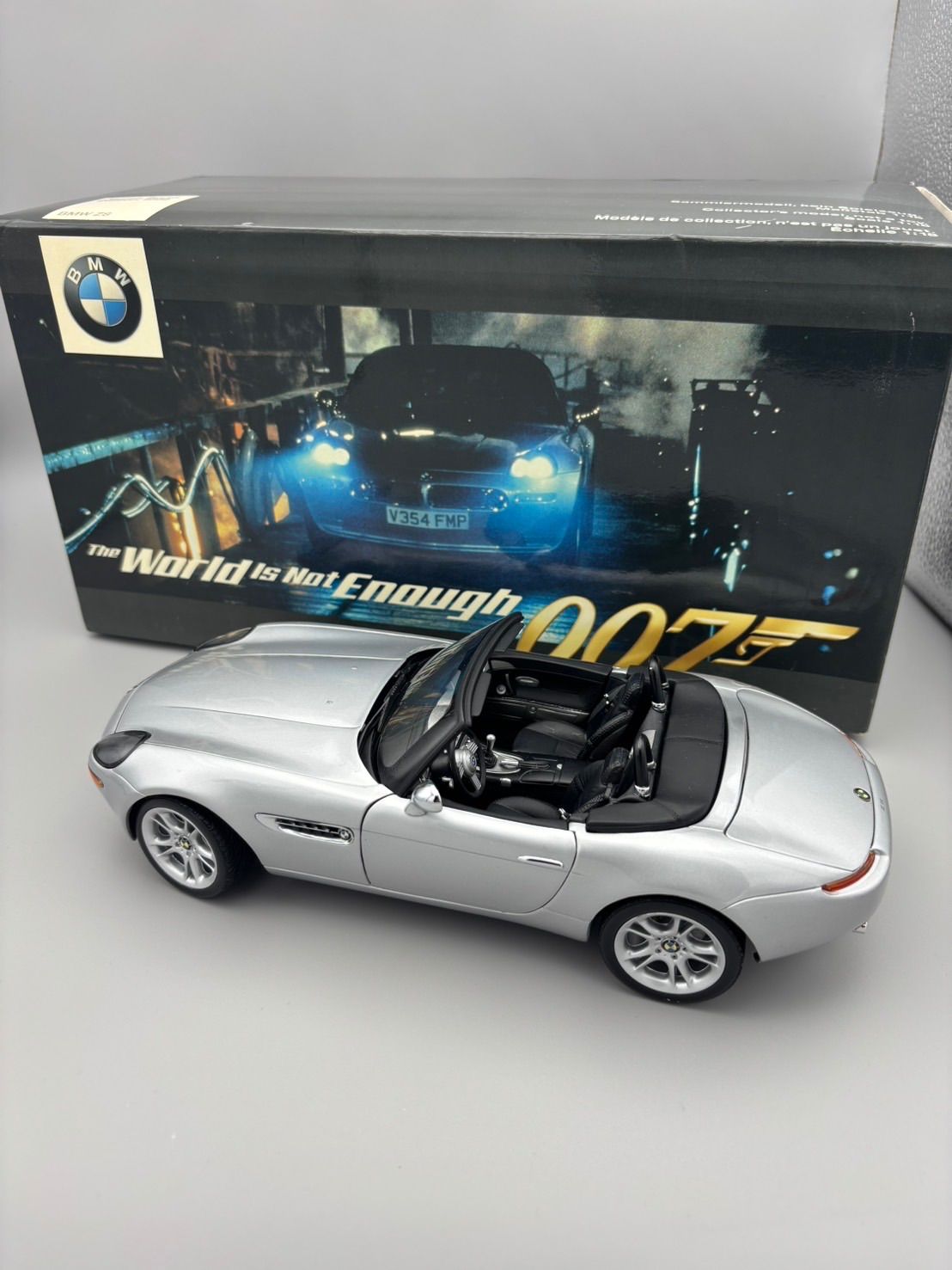 007 ワールド・イズ・ノット・イナフ』BMW Z8 ダイキャスト製ミニカー