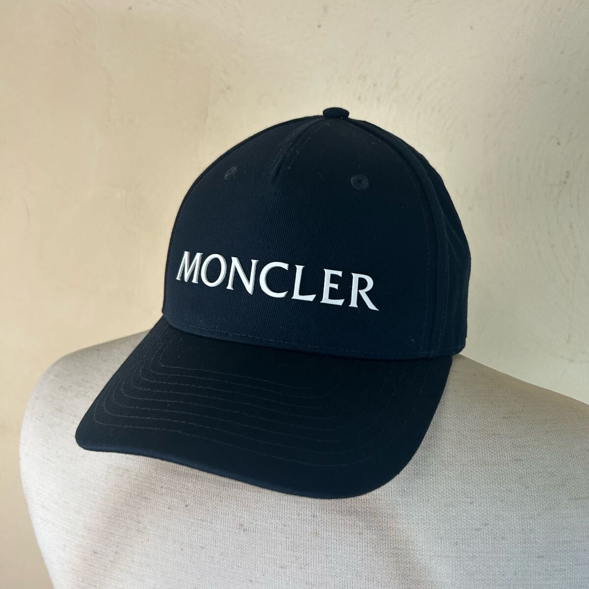 MONCLER モンクレールラバーロゴベースボールキャップ帽子ネイビーユニセックス