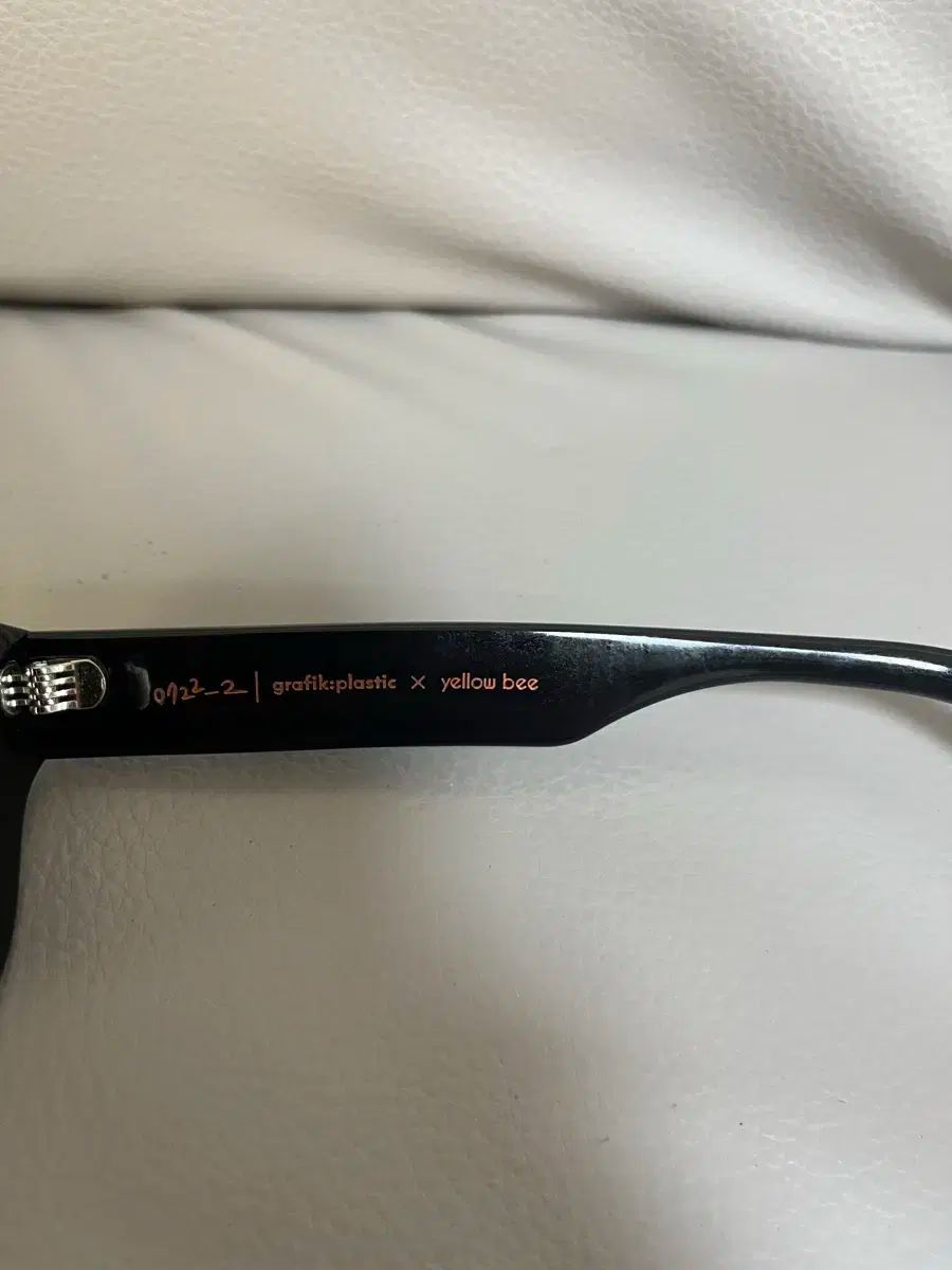  グラフィックプラスチックxイェロービー サングラス イドンフィ着用 サングラス 小物