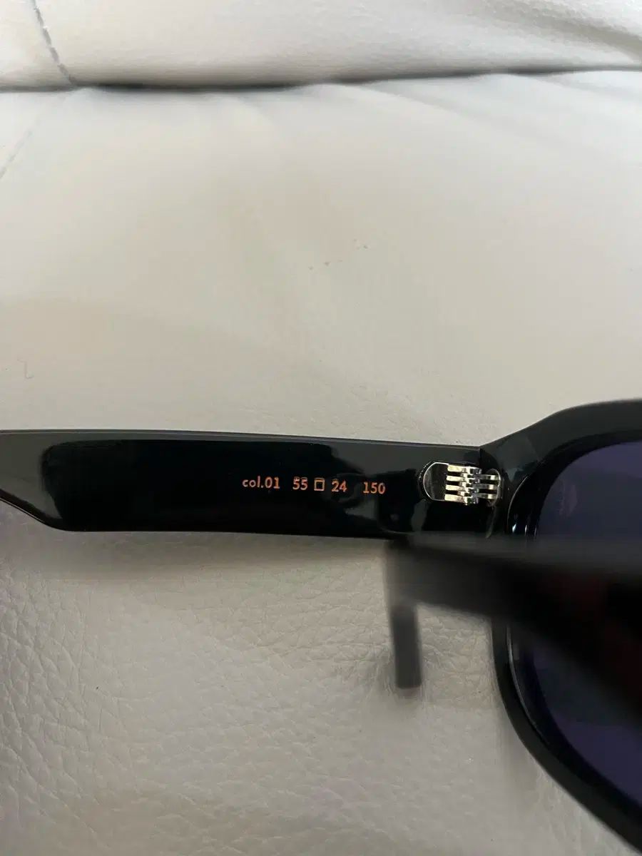 サングラス イドンフィ着用