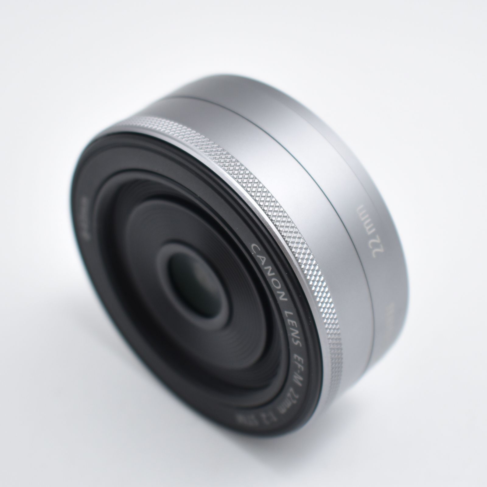 B 10166 Canon 単焦点広角レンズ EF-M22mm F2 STM シルバー ミラーレス一眼対応 EF-M222STMSL