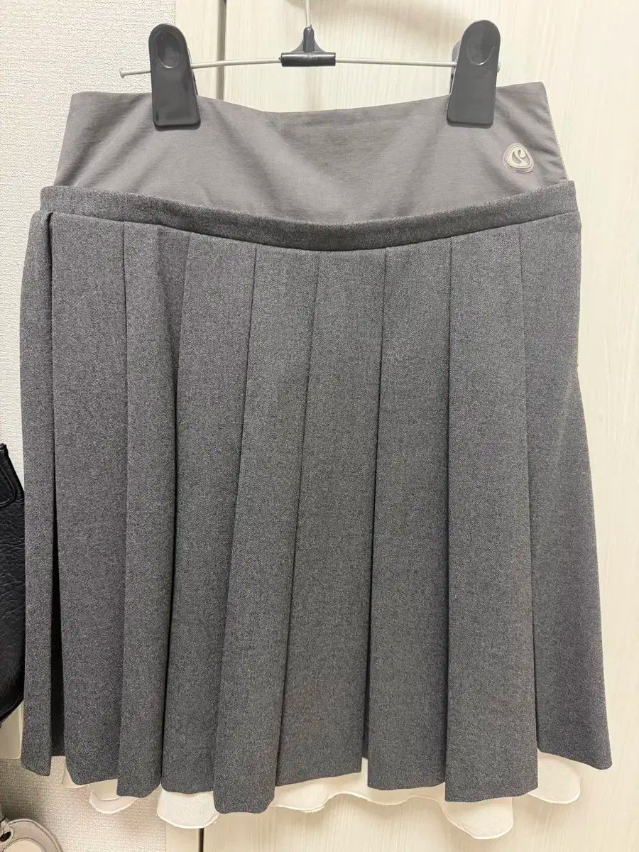 コイッセイオ プリーツ スカート グレー 0