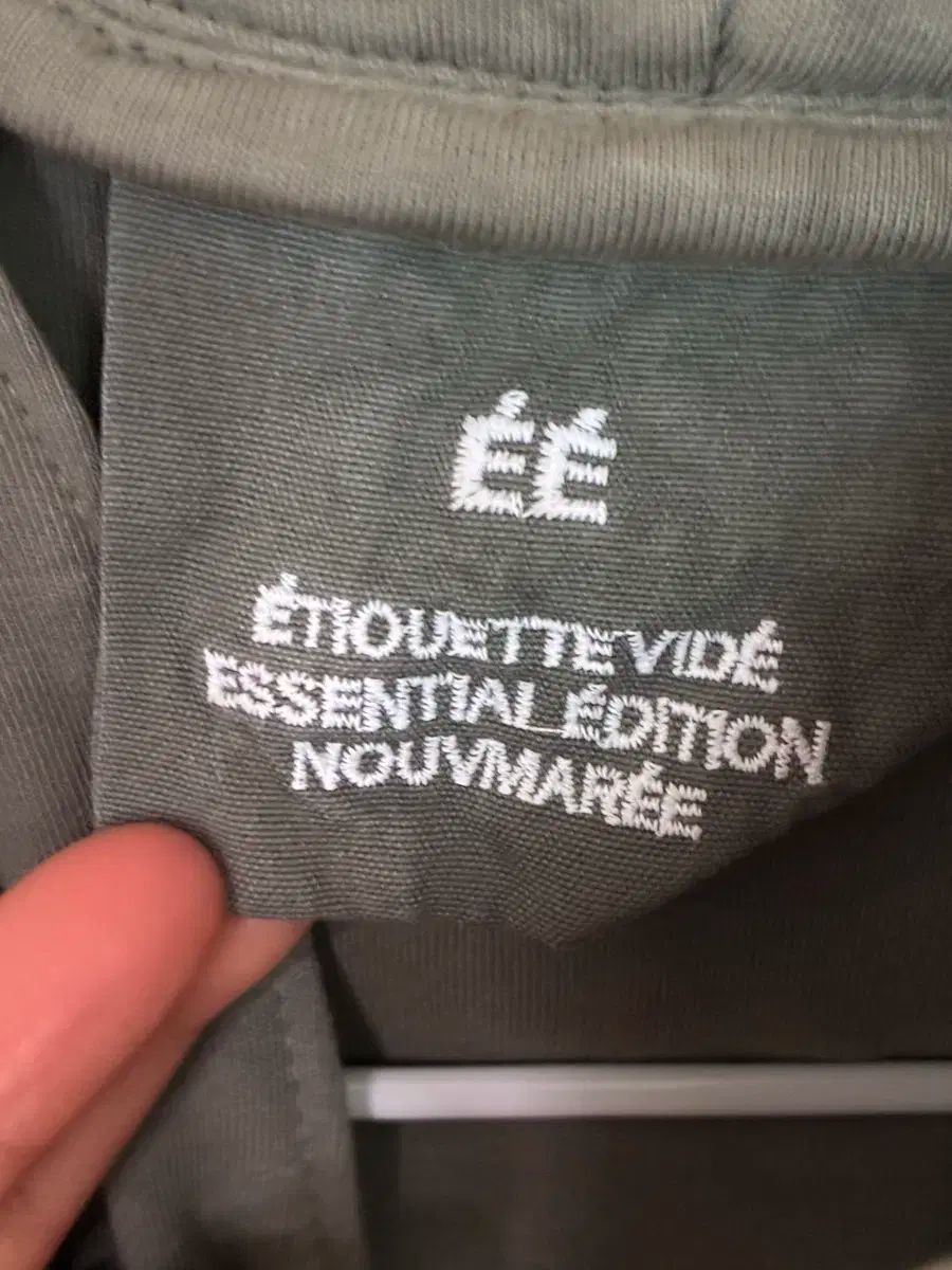 【100%本物】 EE フーディー ジップアップ オリーブ S