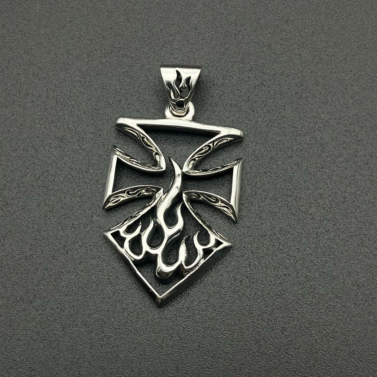 シルバー925 炎モチーフ クロスペンダントトップ ファイヤー アイアン