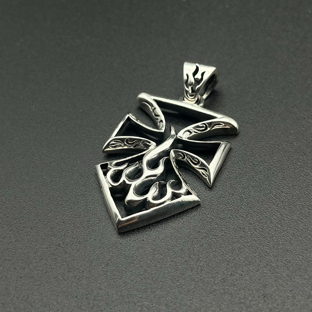シルバー925 ハンドメイドクロス シルバー925 炎モチーフ クロスペンダントトップ ファイヤー アイアン