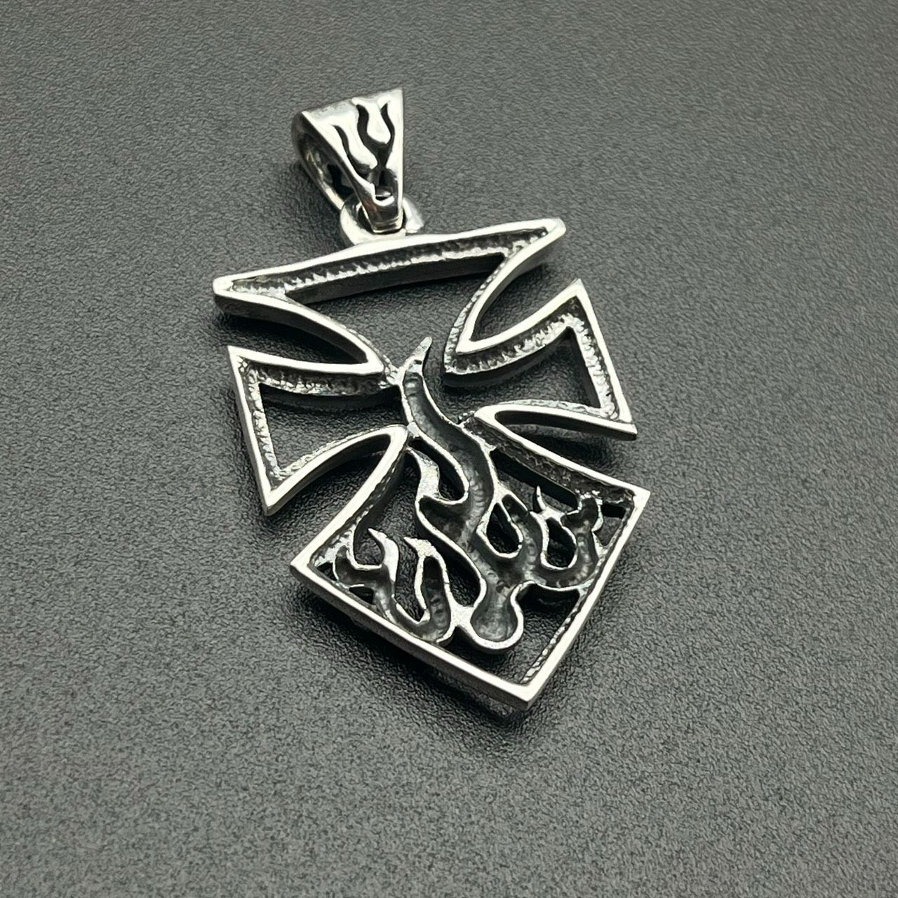シルバー925 炎モチーフ クロスペンダントトップ ファイヤー アイアン